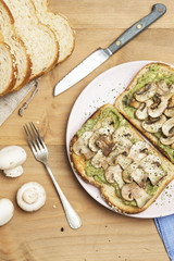 Sandwich of avocado and mushrooms