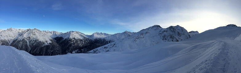 Fototapeta na wymiar Panorama view of ski region in the alps