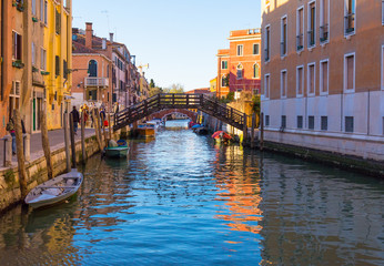 Obraz na płótnie Canvas Bridge across canal in Venice Italy