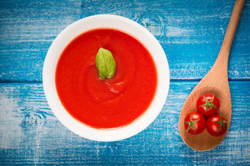 Passata di pomodoro con basilico