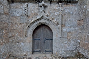 Fototapeta na wymiar La chapelle de Port-Blanc et son calvaire. Bretagne