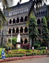 Naklejka premium Mumbai High court and gardens