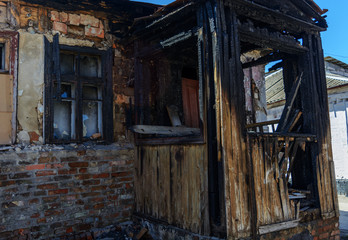 Fototapeta na wymiar the day after the fire House in the city