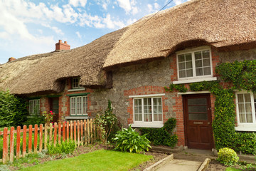 Fototapeta na wymiar Irish traditional cottage house of Adare