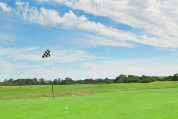Obraz premium Flag on the irish golf field