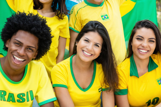 Brasilianische Fans im Stadion