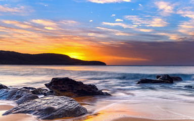 Naklejka premium Rocky Sunrise Seascape from the Beach