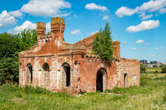 TROITSKOE, RUSSIA - AUGUST 2017: The Vorontsova-Dashkova estate in Troitskom. Ruins of starch plant
