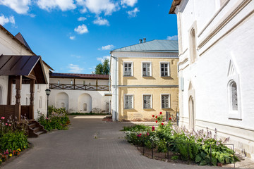 Fototapeta na wymiar SERPUHOV, RUSSIA - AUGUST 2017: Vvedensky Vladychny Convent (Vvedenskiy Vladychnyi monastyr) in Serpukhov. 