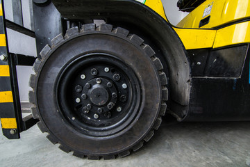 The front wheels of the forklift