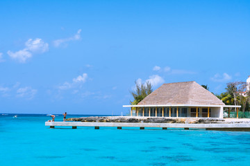 Turistas en la playa de la Isla de Cozumel  México.