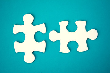 Obraz premium Jigsaw on blue background