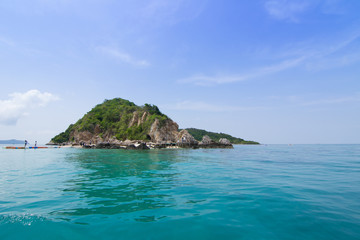 Fototapeta premium Island in sea which has boat tourists on the beach