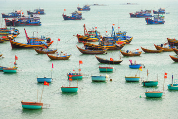 Obraz premium Fishing boat over mui ne bay,Vietnam