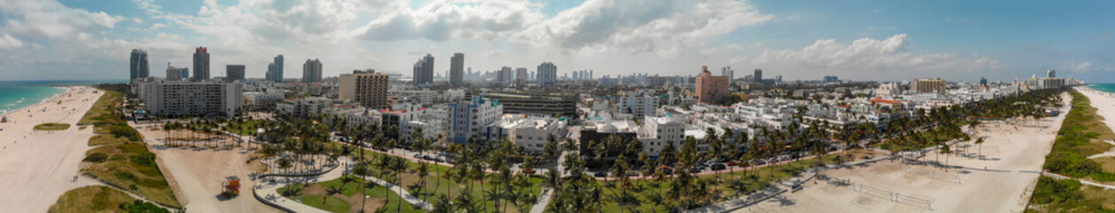 Naklejka premium Panoramic aerial view of Miami Beach and Ocean Drive on a beautiful day