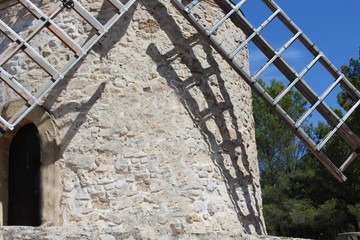 Beau moulin en provence