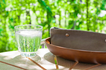 テラスでコーヒーブレイク　お冷