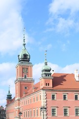 Obraz premium zamek królewski w warszawie w słoneczny dzień