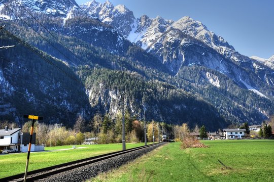 Osttirol, Zug, Personenzug, Bahnübergang, Andreaskreuz, Nahverkehr, Transport, Innichen, Pustertalbahn, Eisenbahn, Schienen, Gleis, Lienz, Eisenbahnlinie,