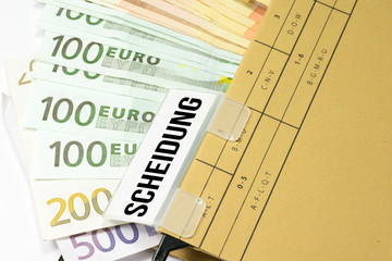 Euro Geldscheine und ein Ordner mit dem Aufdruck Scheidung