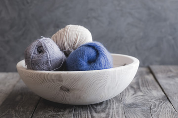 tangles with a knitting thread on a wooden table