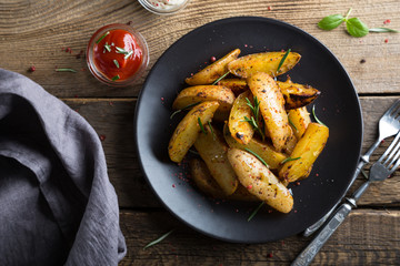 Baked potatoes with herbs