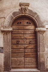 Fototapeta na wymiar old wooden doors in Orvieto, Rome suburb, Italy