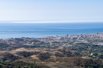 Obraz premium ミハスの展望台から見た町並みとアルボラン海