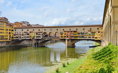 Obraz premium Ponte Vecchio over Arno river in Florence, Italy
