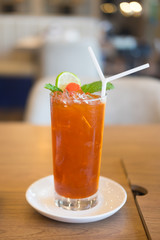 Iced tea with lime and ice cubes.