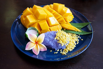 Ripe sweet mango with sticky rice, Traditional Thai dessert