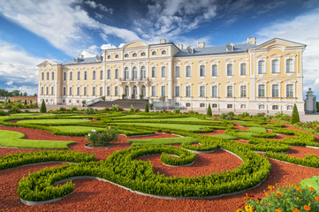 Rundale palace, former summer residence of Latvian nobility with a beautiful gardens around. - obrazy, fototapety, plakaty