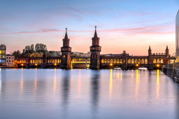 The beautiful Oberbaubruecke over the river Spree in Berlin at sunset - obrazy, fototapety, plakaty