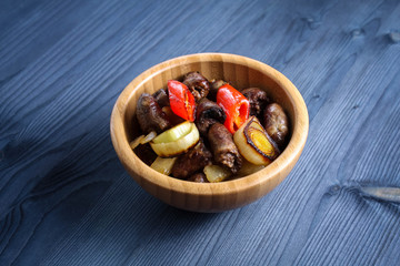 chicken hearts with leek and chili peppers