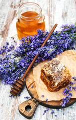 Obraz na płótnie Canvas Honey and lavender