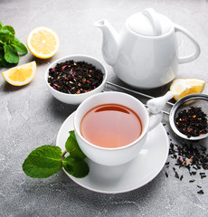 Tea with lemon and mint