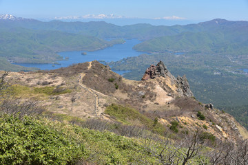 磐梯山中腹から望む小野川湖