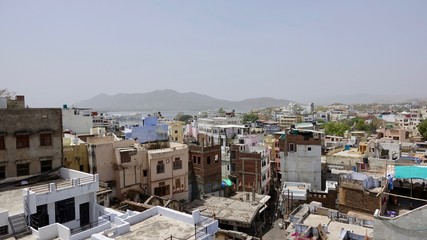 Stadtpanorama von Udaipur in Rajasthan, Indien