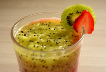 smoothie with kiwi and strawberries