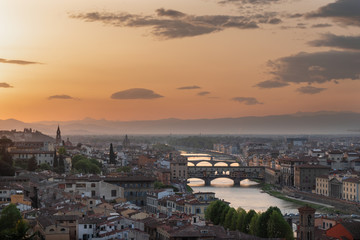Fototapeta na wymiar Florence cityscape with Arno river and Ponte vecchio at sunset - Tuscany, Italy 