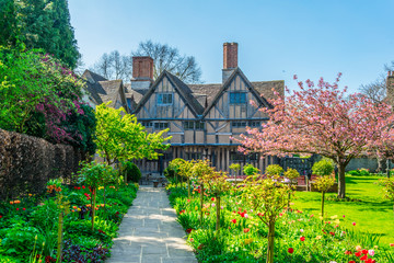 View of the Hall's Croft gardens in Stratford upon Avon, England - obrazy, fototapety, plakaty