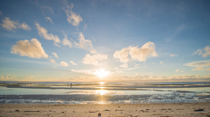 Obraz premium A pleasant morning against the background of the ocean and walking people in shallow water. Philippines.