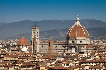 Fototapeta na wymiar Italia, Toscana, Firenze,il duomo visto da piazzale Michelangelo, e il campanile di Giotto