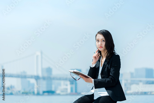 女性 代後半 30代前半 ビジネスイメージ Wall Mural Chachamal