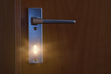Licht durch ein Schlüsselloch Symbol