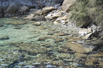 Bahía, cala, de agua tuquesa, transparente, en Cerdeña, Sardignia, Italia