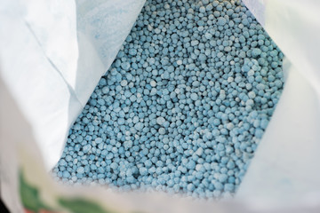 Düngemittel Blaukorn in der Tüte
