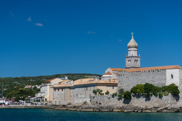 Fototapeta na wymiar Historische Stadt auf der Insel Krk in Kroatien