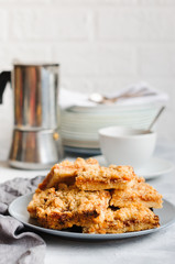 Streusel cake and geyser coffee pot