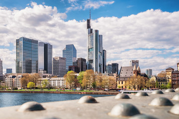 Obraz premium Spring on the river Main in Frankfurt, Germany